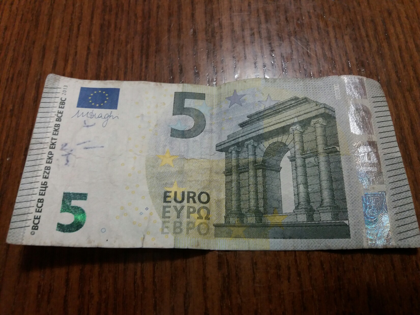 Banconote Da 5 Euro Se Hai Queste Hai Una Piccola Fortuna Meglio 