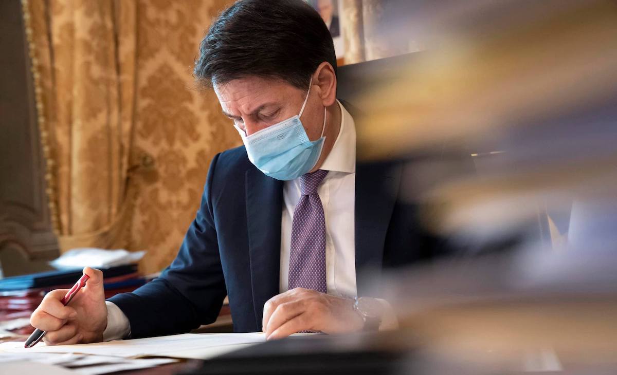 Giuseppe Conte firma