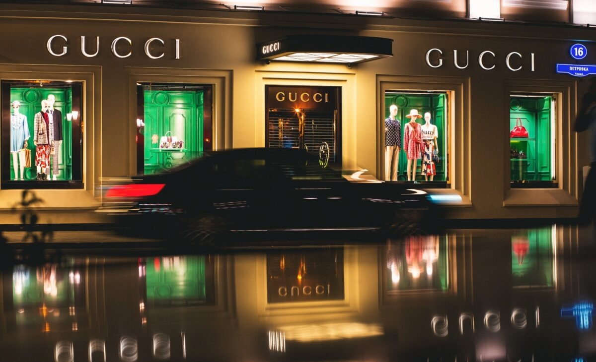 Caratteristiche e valore del francobollo dedicato a Guccio Gucci