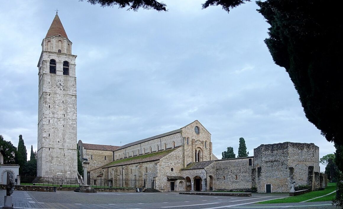 Francobollo Basilica di Aquilea