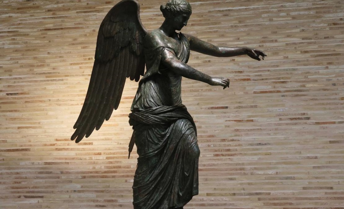 statua-della-vittoria-alata1