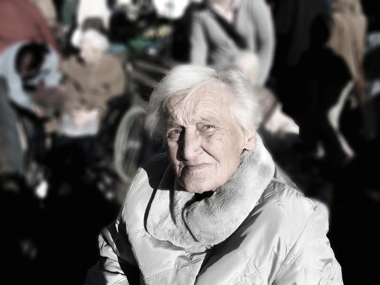 Pensione di cittadinanza 2023, una donna anziana
