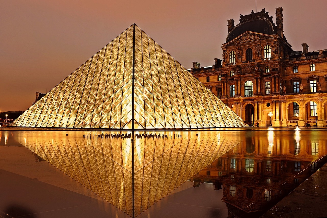lavorare al museo- il Louvre 