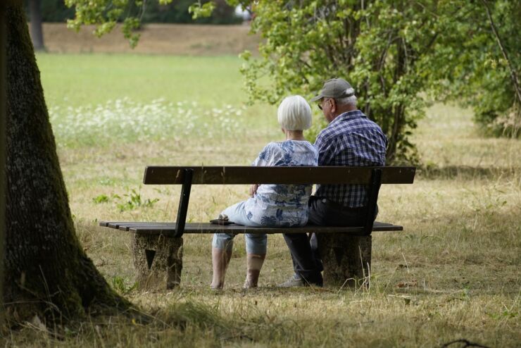 Pensione anticipata 2023- una coppia di ansiani
