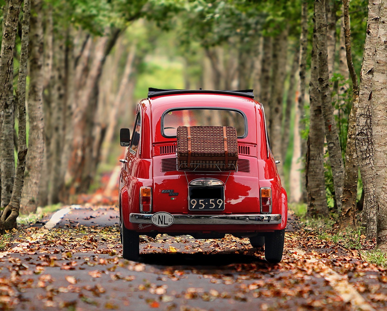 automobili, una vecchia Fiat 500